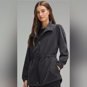 NWT Lululemon Cinch Waist Softstreme Jacket, US 2, Charcoal/Black